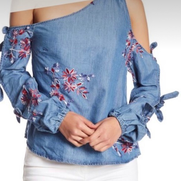 Romeo + Juliet | Chambray Embroidered Top With Shoulder Ties - Picture 12 of 12